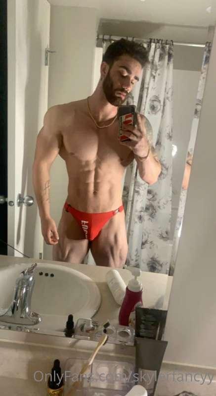Another little throwback 😈 I’ll be posting another hot video..