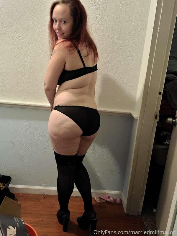 Are you horny? Look at my pictures & videos to help ya out! ..