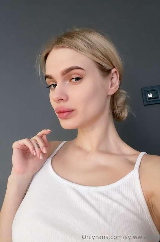 What's the first thing you'd do if I kissed you right now? 😘