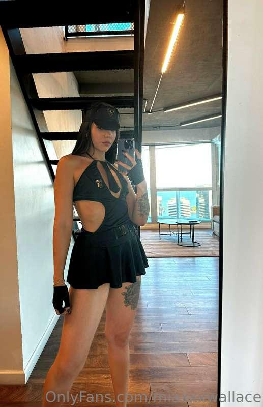 Alguna vez viste una policía tan sexy y caliente como yo?👮‍♀..