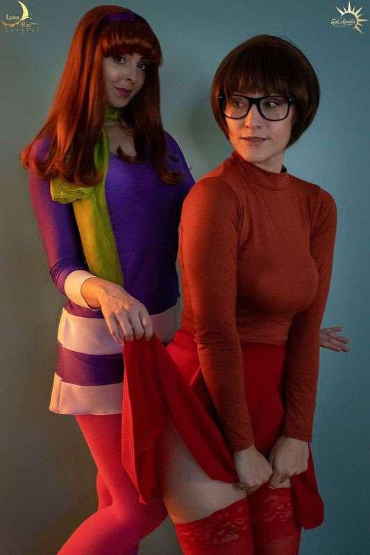 Dropping some free Velma/Daphne previews on the discord 