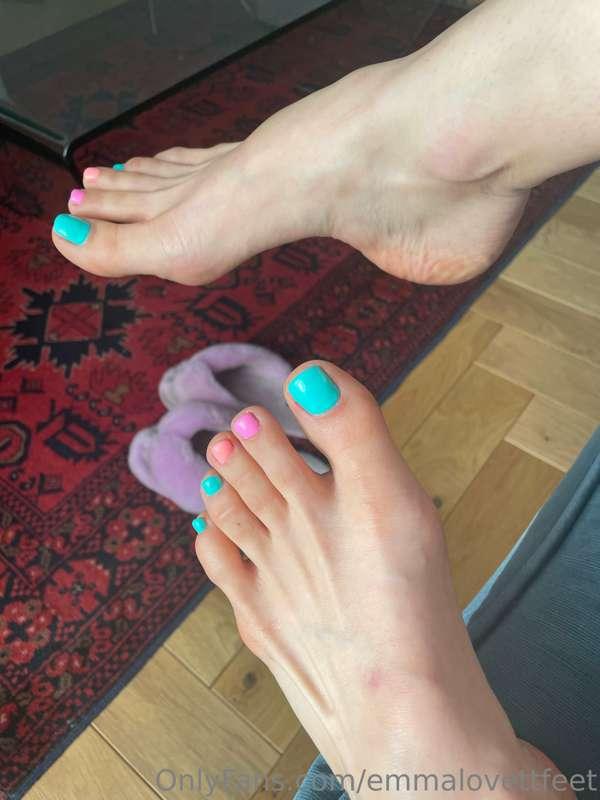 How do you like my feet? The best comment selected will rece..