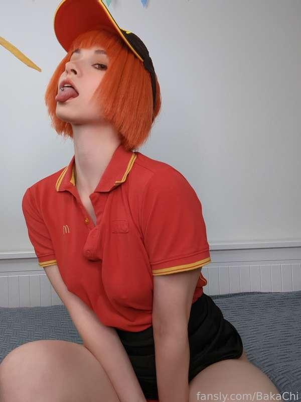 Oh, I'm so hungry. I'm craving fresh fries 👅💦