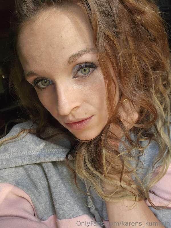 I'm all bundled up 🔥 who wants to take my layers off 😈🤭