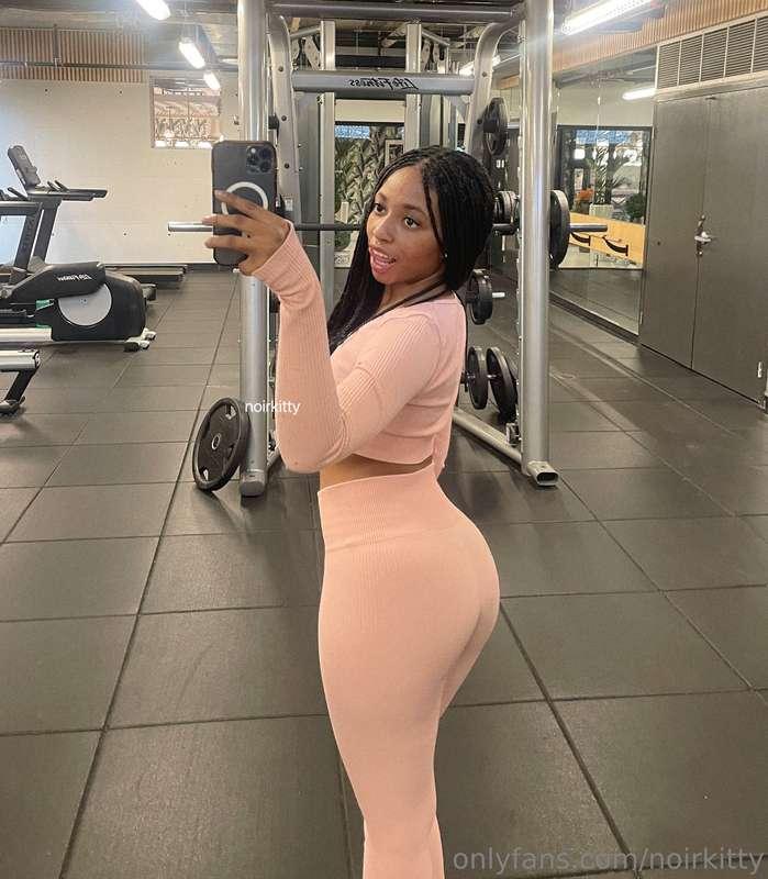 💗💗 working out in a pair of panties i plan to send out later..
