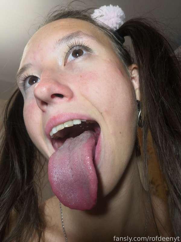 Wide Tongue 👅

#fyp
#rofdeenyt #sexy #fetish
#tongue #longtongue #bigtongue #tonguefetish 
#widetongue 
#closeup #closeuptongue
#lips 