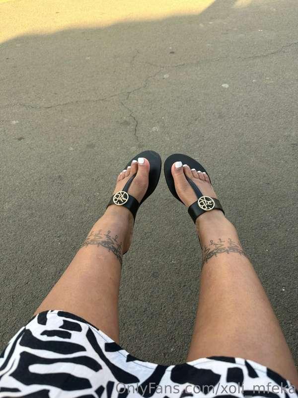 If you love feet pictures LIKE THIS POST ❤️

I’ll post of th..