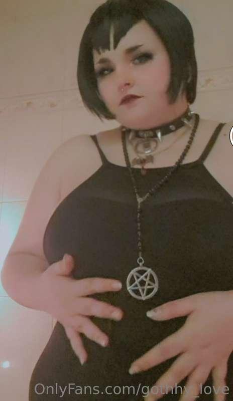 Hii.. I did cosplay Marvis from Hotel Transylvania in my bat..