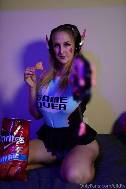 NERF THIS! What's better than one D.VA? TWO! @naiades hopped..