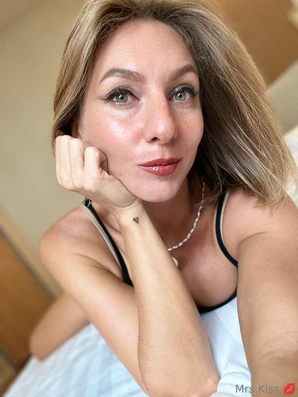 Hey there, boys. Feeling naughty tonight? I sure am. I'm rea..