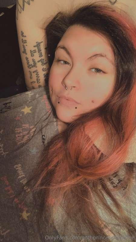 Don’t you jus wanna cum all over this pretty face 