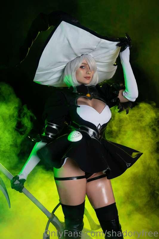 How about a hot witch 2b? This is one of my favorite cosplay..