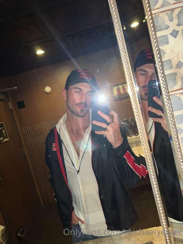 ever done the deed in a public restroom? 👀 there’s a first t..