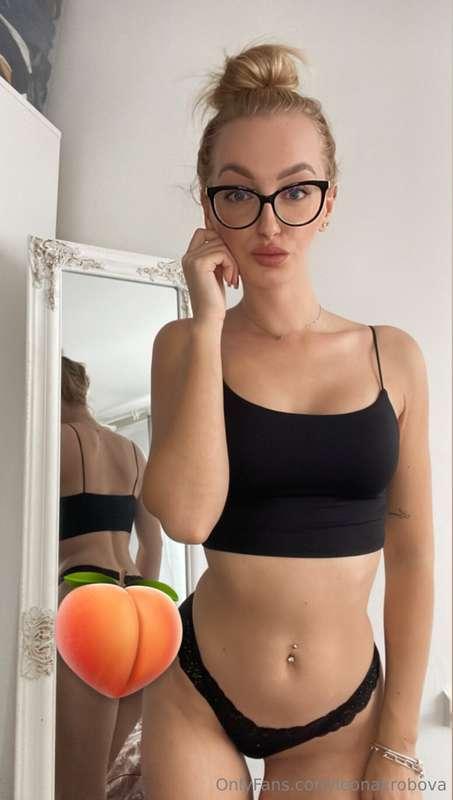 Chceš tuhle fotečku bez 🍑 tak pošli jakýkoliv tip 🥰 
A je tv..