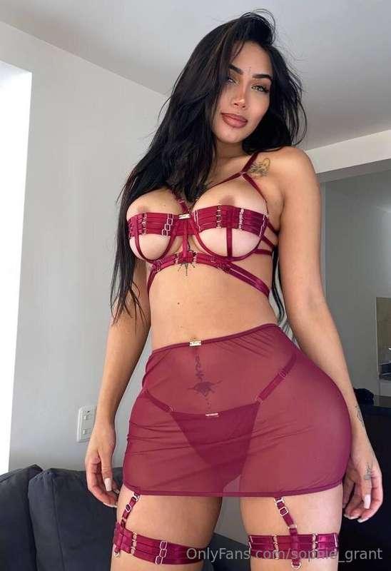 Insatiable slut 🤫 with model looks @hotcurvyjasmine is eager..