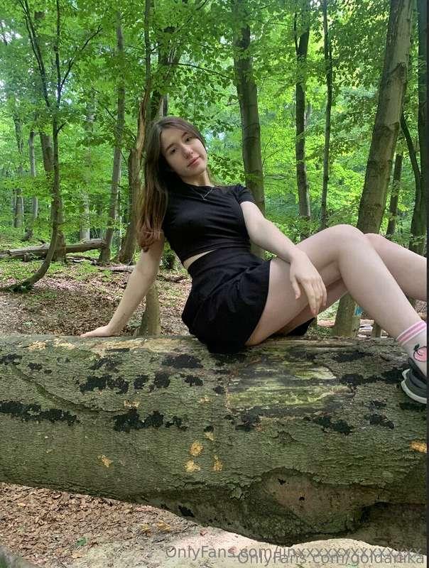 💖 Sweet @goldanika 💖I love it when men look up my skirt when..