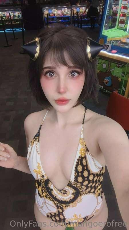 I would like a beverage by the pool-side 🍹