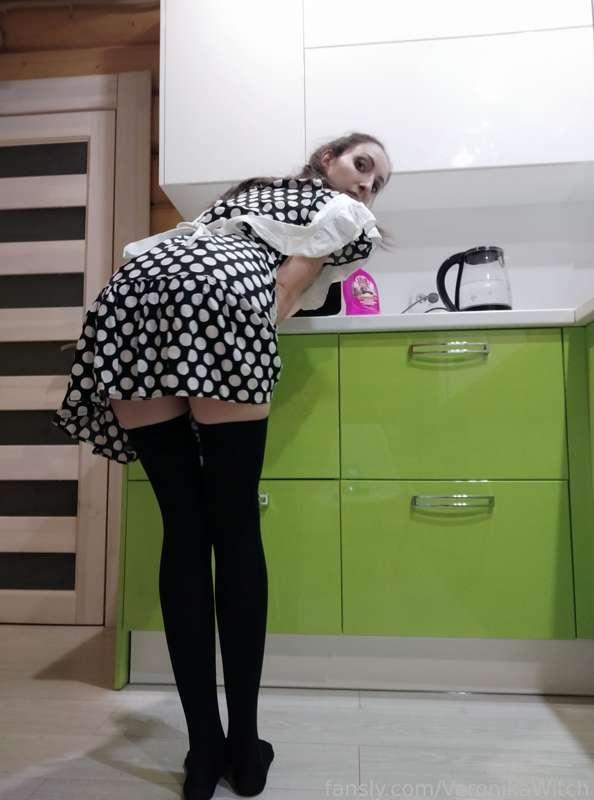 My plan for Saturday is to clean up the house 🧹 Does your place also need cleaning?😉

#customs #videocall #sexting #witch #longhair #greeneyes #darkhair #brunette #slim #skinny #maid

