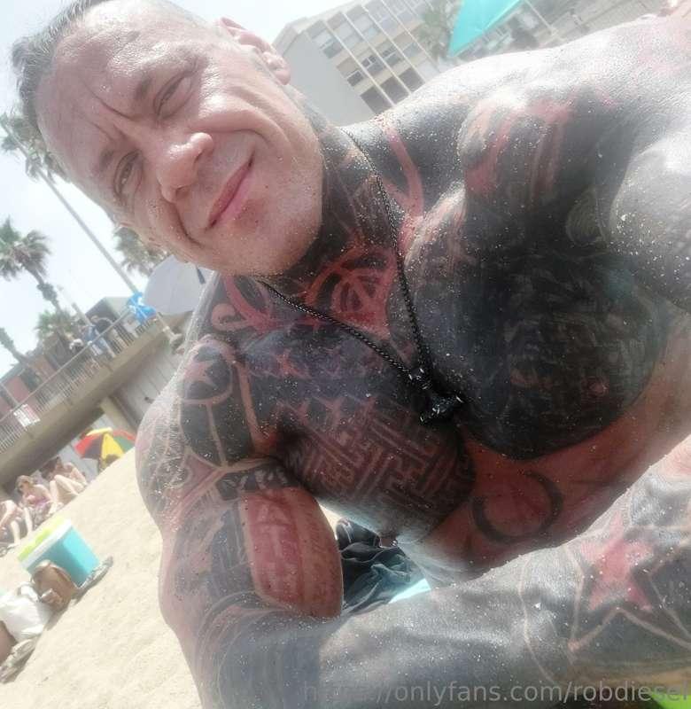 Went to the beach today 🌞🌞🌞
Hope you still love me without t..