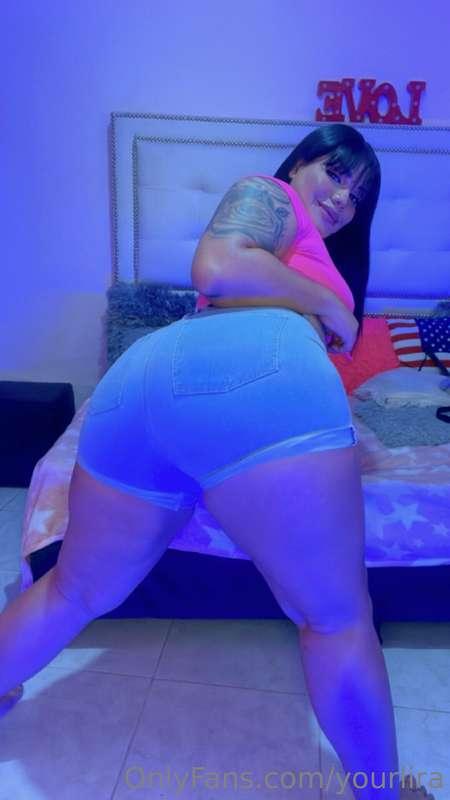 Got this ass for yaa babyyy.. What would you do to them? 🤭