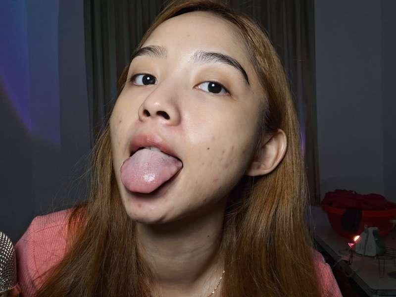 New lens licking video is up!