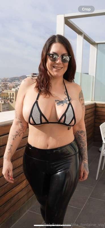 Do you like shiny things as much as I do?
It gets my pussy s..