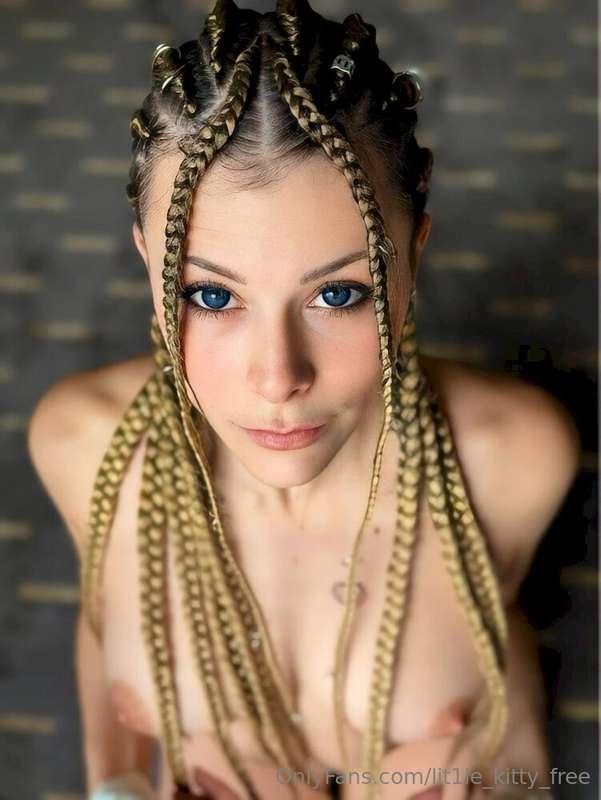 💚She's ready for your dick @little_princess_moew💚Lick me all..