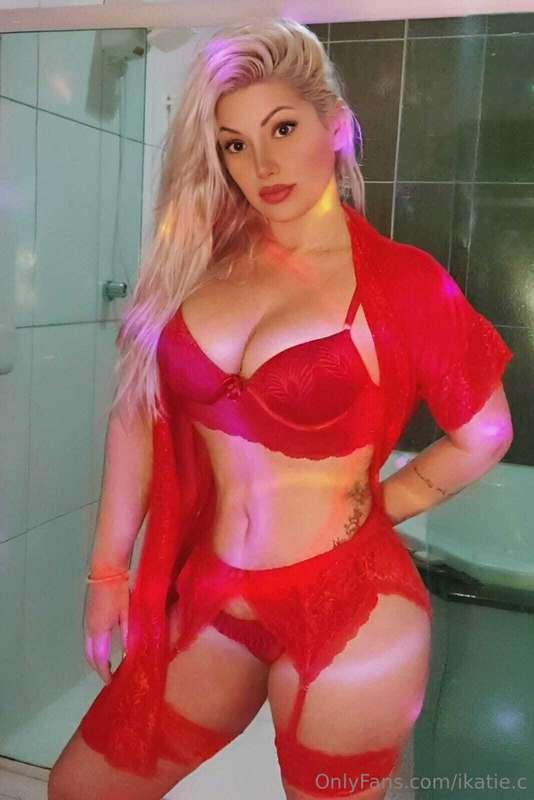 Would you fill me up in my red lingerie? 🤤