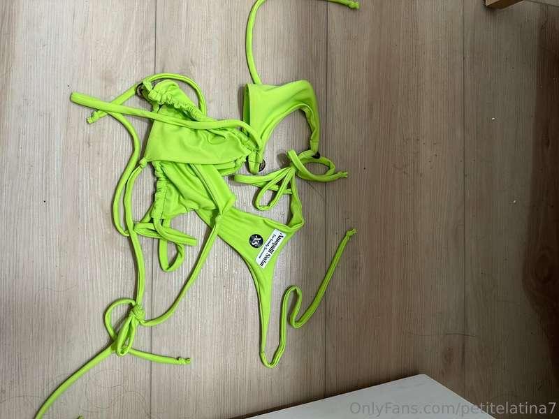 bikini is on the floor papi... you know what that means 👀bes..