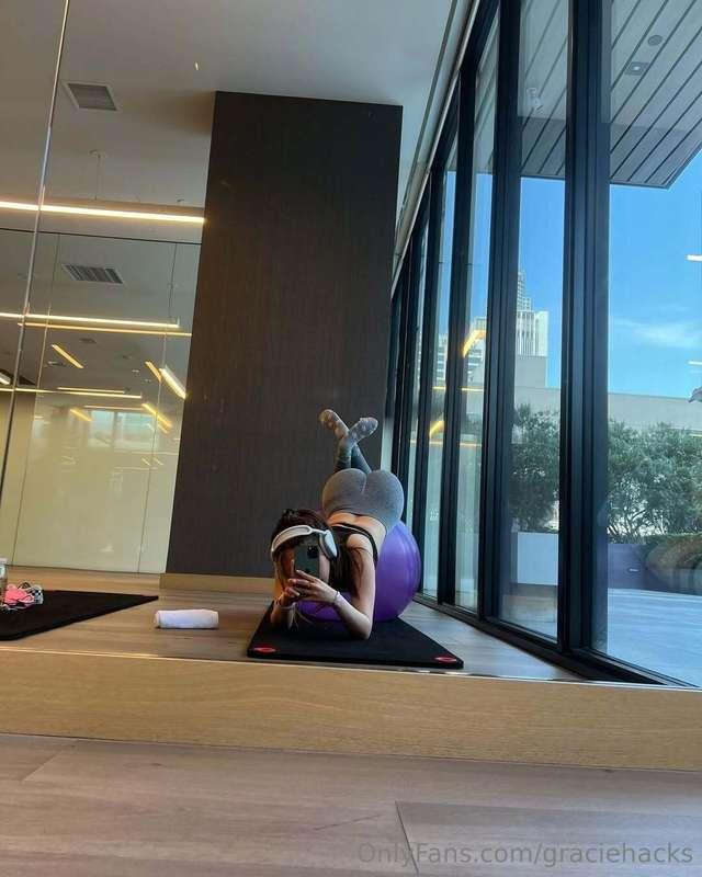 working on balance... but my booty already understood the as..