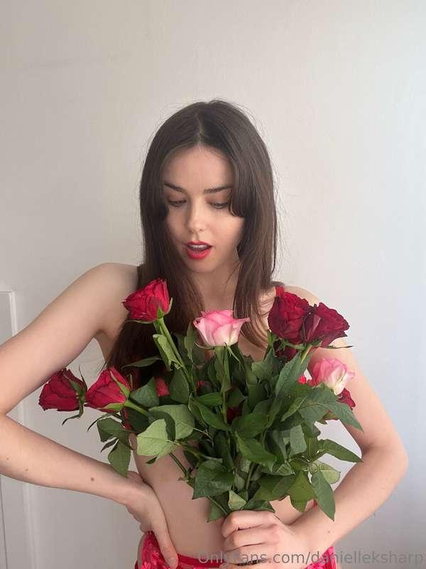 Last bundle coming tonight 🌹