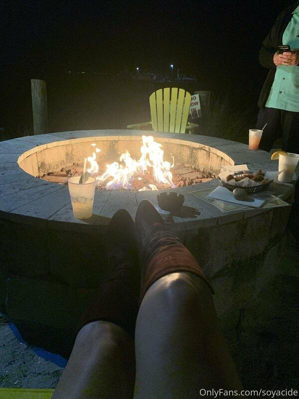 Went to my first tiki bar in Florida :) On this night I saw ..