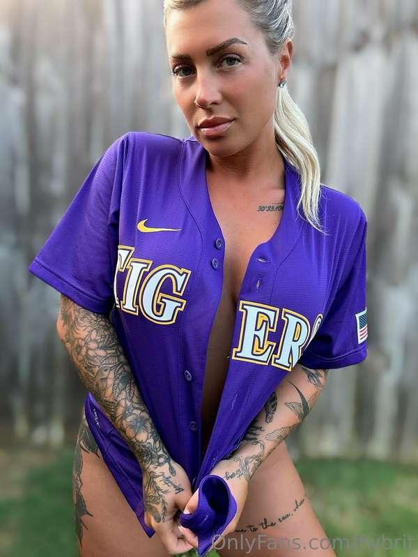 Let's Play a game TIP $12 and if LSU wins tonight I'll send ..