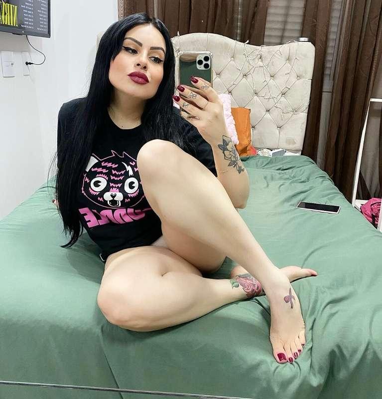 Hi love, are you okay? Oi, amor. Vc está bem?