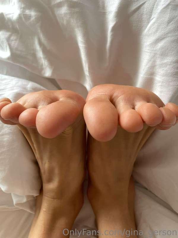 Mmm, foot day?😈
