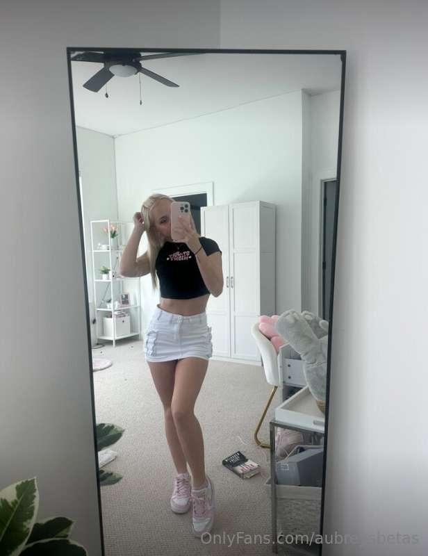 What would you do if I told you to kneel right now? 🖤