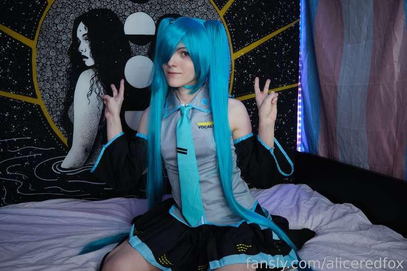 aliceredfox image #5