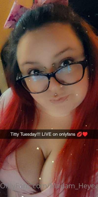 Titty Tuesday LIVE!!! Cum through hehe