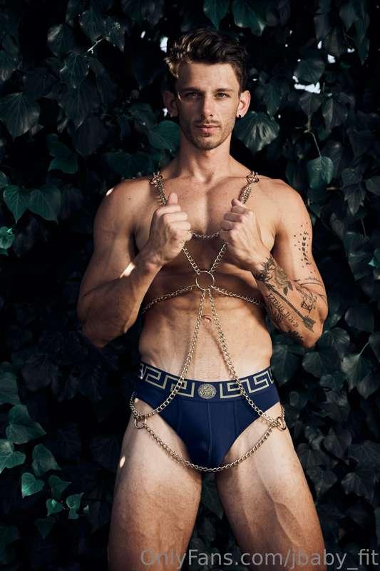 Who wants to pull my Chains? ⛓ 😈