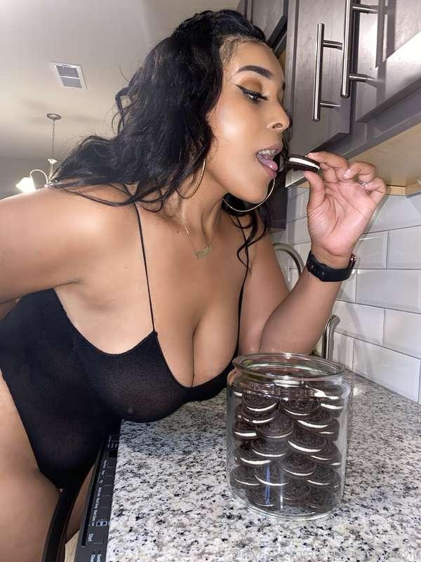 Who wants to see my cookie? Tip and I’ll send to your DM
