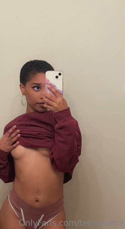 a little under boob 💋
which part of me would you want to kis..
