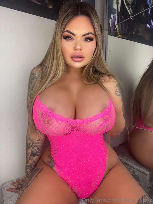 Do I look cute in pink? 💖
