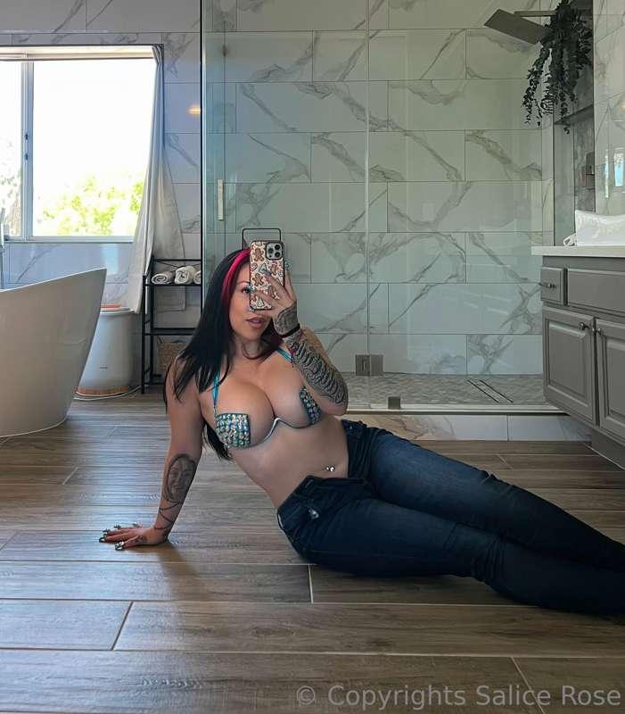 Hi loves😻🔥 I’m here to chat with you ALL DAY IN THE DMs!!!😈 ..