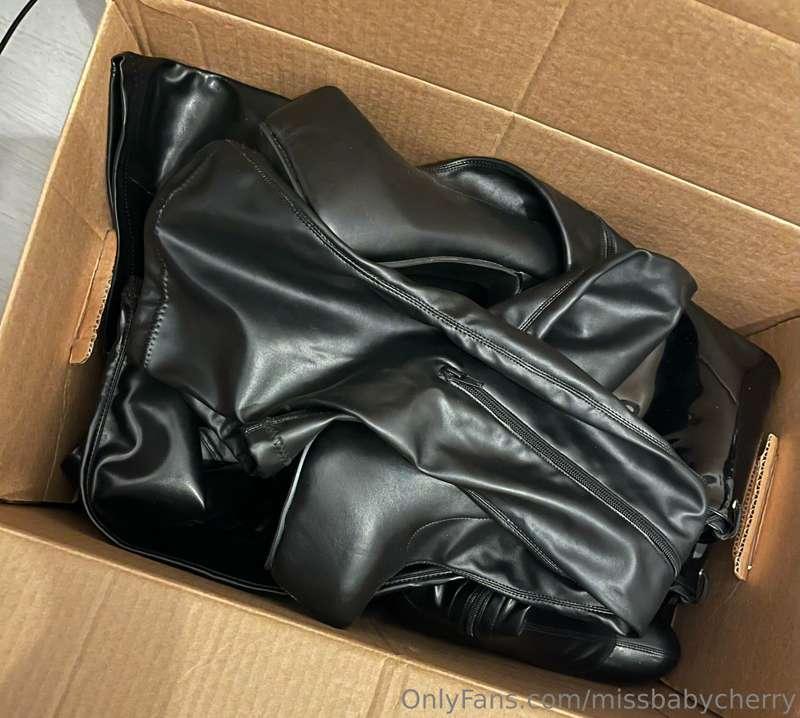Iiiiih I finally found my box with heels down in the storage..