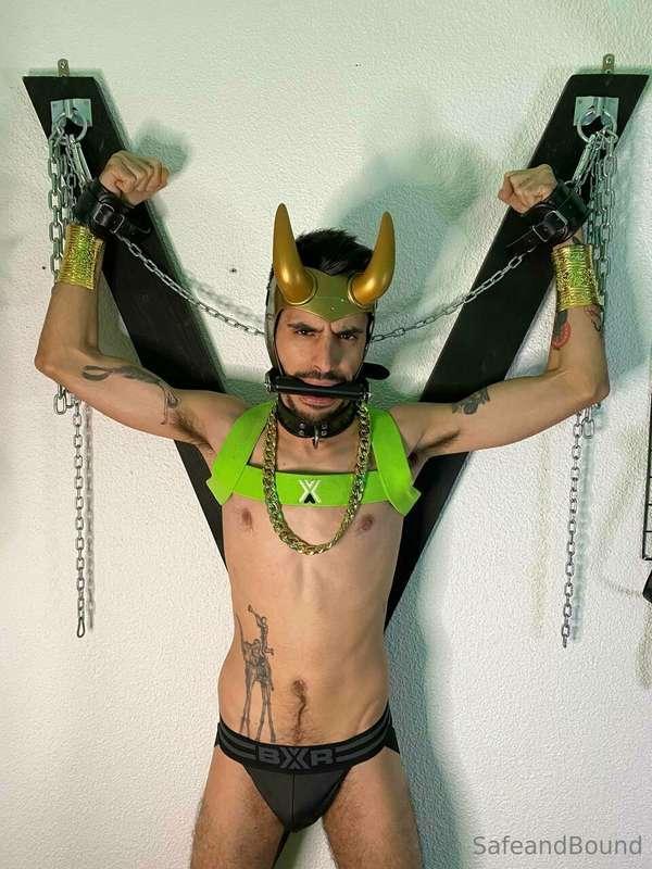 Happy Halloween! Have a mischievous night! 💚🎃💚