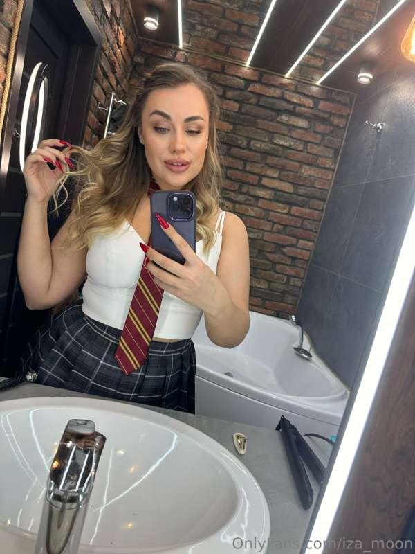 Do you want me to teach you magic ✨✨