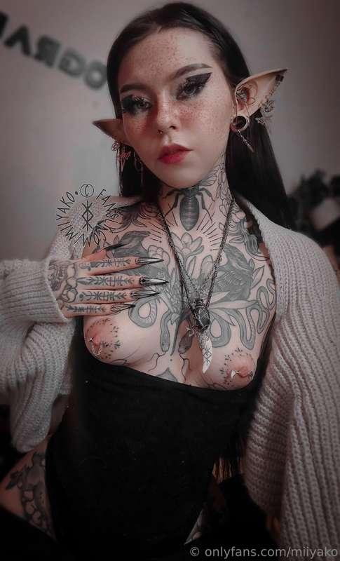🍁ᛝ᛫ ɢօօɖ ʍօʀռɨռɢ ᛫ᛝ🍁Do my elf tits look suckable?📜
