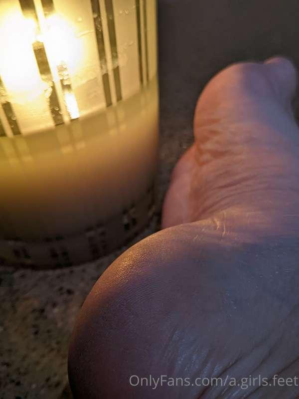 A little candle play 🕯️😇 Maybe I'll do something with the wa..