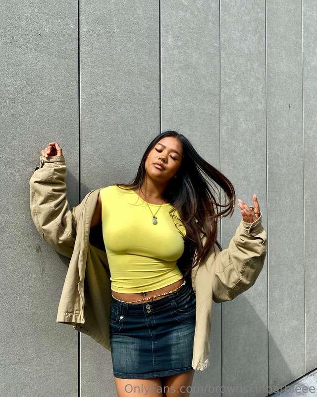 Life is better in yellow, wouldn't you agree? 😇