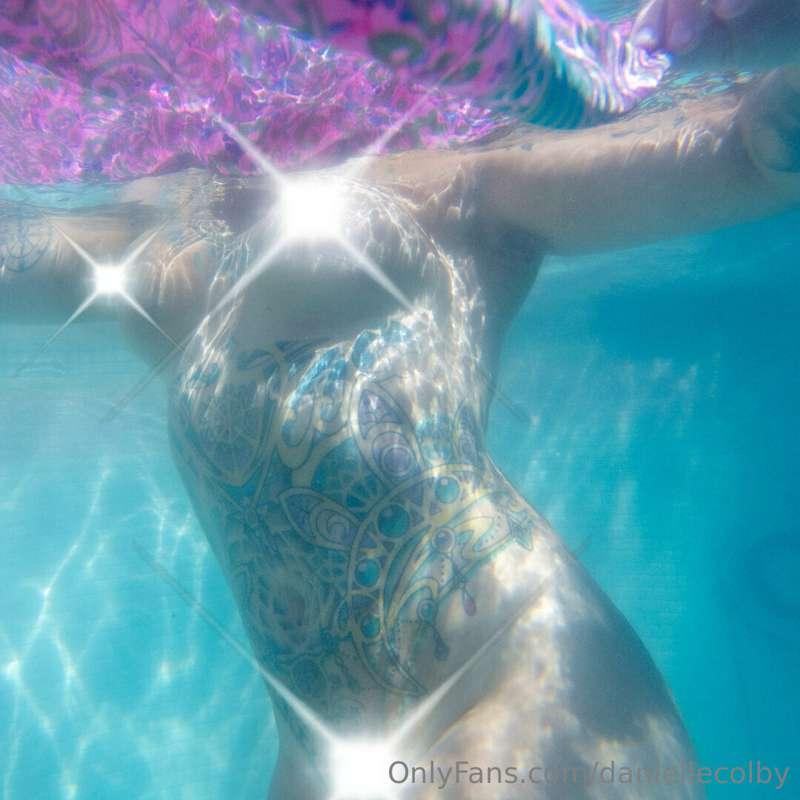 Feeling dreamy today, I have been having such vivid dreams d..